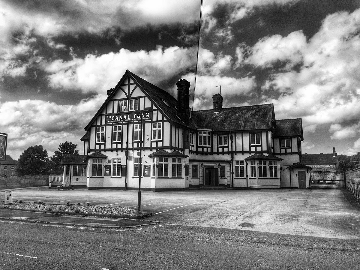 Photograph of The Canal Turn pub on Station Road